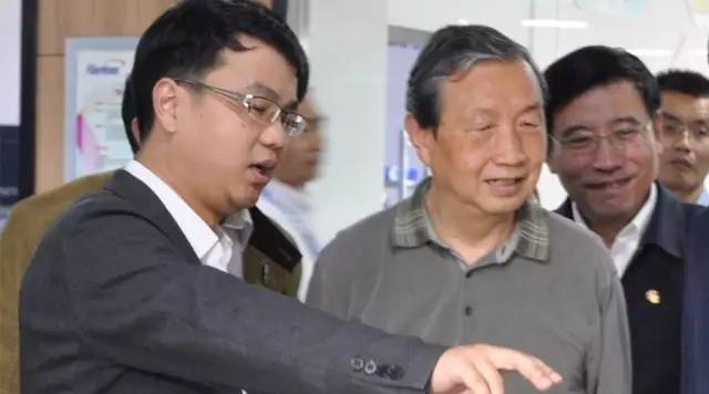 公司副總周飛向國務院副總理馬凱做匯報