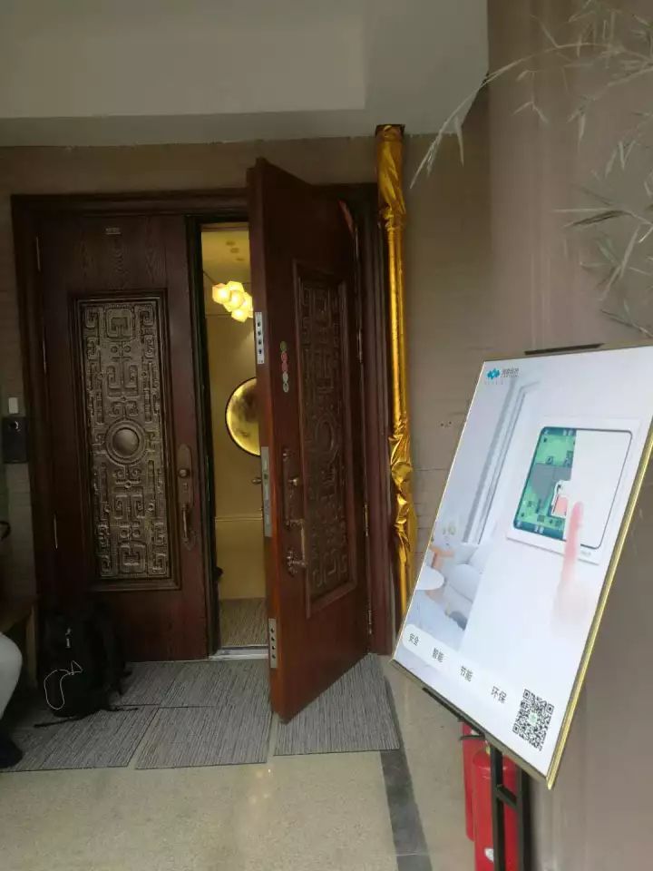 入口處的展示牌彰顯linptech無源無線開關的融入